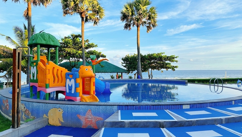 Carmelina Beach Resort  